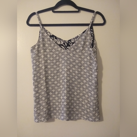 Express 2 in 1 Sleeveless cami black and white reversible prints Size XS - Picture 7 of 8